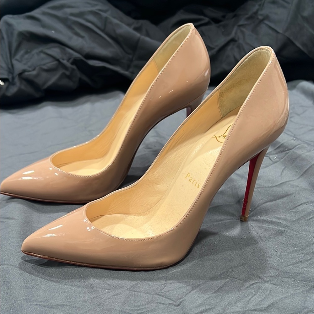 Elegant Nude Pumps